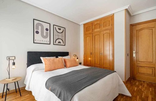 Distrito Llano Apartment | La Plaza Apartamento