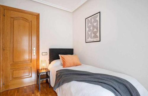 Distrito Llano Apartment | La Plaza Apartamento