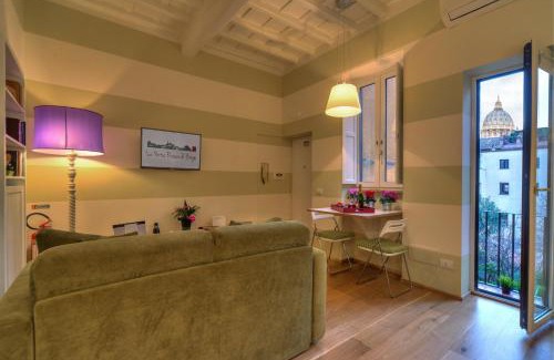 Rione XIV Borgo Apartment | La Porta Rossa di Borgo - Vatican Luxury Suite