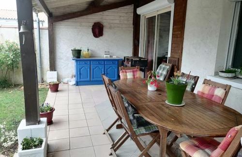 Vouneuil-sous-Biard House | La Porte Bleue