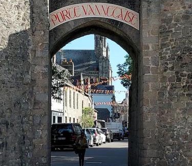 Guerande Apartment | La Porte Saint Mi-Sel, Gîte au coeur de la cité médiévale