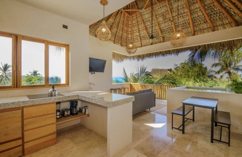 Brisas de Zicatela Apartment | La Punta Beach Front Penthouse Oasis Starlink