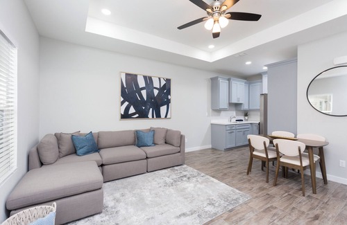 Palmhurst Apartment | La Querencia on Zinnia w/Fast Wifi & dedicated work space - Pet Friendly!