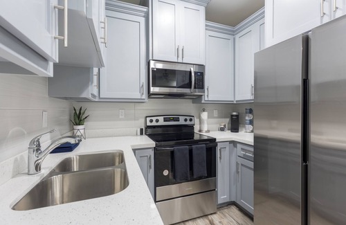 Palmhurst Apartment | La Querencia on Zinnia w/Fast Wifi & dedicated work space - Pet Friendly!