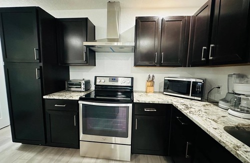 Medina Valley House | La Quinta 210 house with game room, pool WiFi and AC in lovely San Antonio