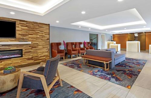 Downtown Hotel | La Quinta by Wyndham San Francisco Airport North - Free Airport Shuttle