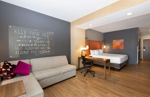 Altoona Hotel | La Quinta by Wyndham Altoona Des Moines