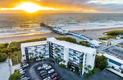 Avon By The Sea Hotel | La Quinta by Wyndham Cocoa Beach Oceanfront