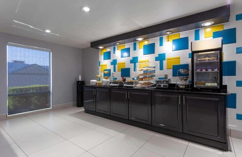 Columbus Hotel | La Quinta by Wyndham Columbus West - Hilliard