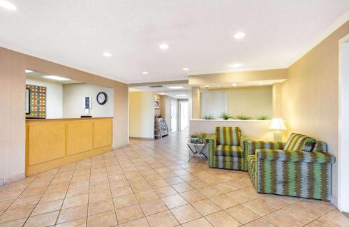 Biggs Field Hotel | La Quinta by Wyndham El Paso East