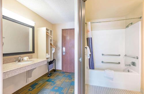 Biggs Field Hotel | La Quinta by Wyndham El Paso East