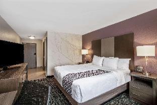 Fayetteville Hotel | La Quinta by Wyndham Fayetteville