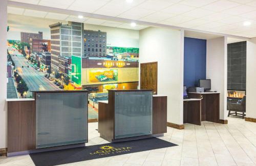 Joplin Hotel | La Quinta by Wyndham Joplin