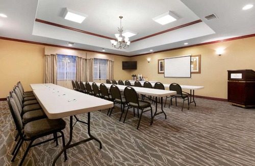 Lindale Hotel | La Quinta by Wyndham Lindale