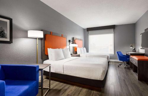 Mount Laurel Hotel | La Quinta by Wyndham Mt. Laurel - Philadelphia