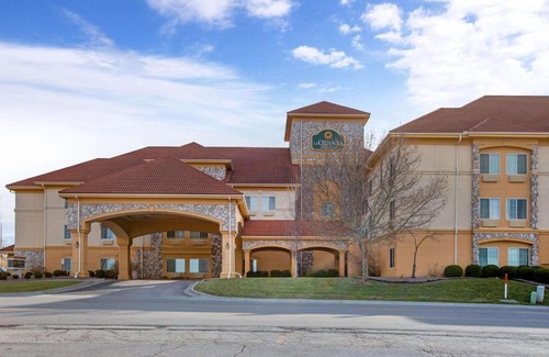 Olathe Hotel | La Quinta by Wyndham Olathe
