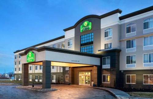 Carter Lake Hotel | La Quinta by Wyndham Omaha Airport Downtown