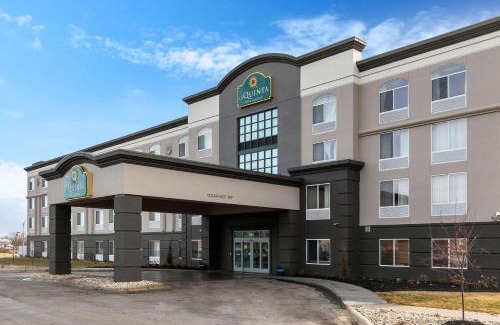 Carter Lake Hotel | La Quinta by Wyndham Omaha Airport Downtown