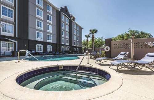 Lake Mary Hotel | La Quinta by Wyndham Orlando Lake Mary - Wonderful Free Breakfast