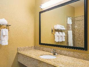 Port Lavaca Hotel | La Quinta by Wyndham Port Lavaca