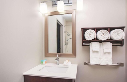 Rockford Hotel | La Quinta by Wyndham Rockford
