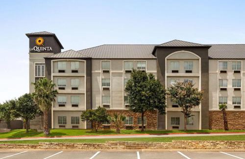 Stone Oak Hotel | La Quinta by Wyndham San Antonio North Stone Oak