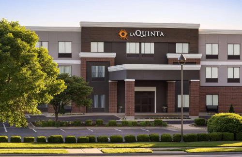 Springfield Hotel | La Quinta by Wyndham Springfield Airport Plaza