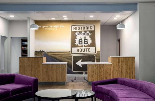 Springfield Hotel | La Quinta by Wyndham Springfield Airport Plaza