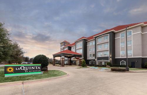 Mount Pleasant Hotel | La Quinta by Wyndham Mt. Pleasant