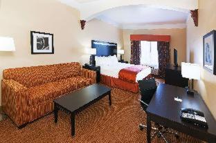 Oklahoma City Hotel | La Quinta by Wyndham OKC North - Quail Springs