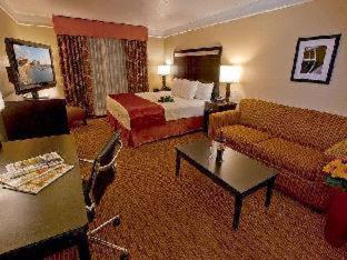 Oklahoma City Hotel | La Quinta by Wyndham OKC North - Quail Springs