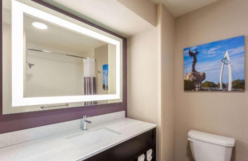 Wichita Hotel | La Quinta by Wyndham Wichita Airport