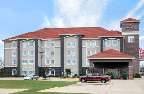 Paris Hotel | La Quinta Inn and Suites by Wyndham Paris