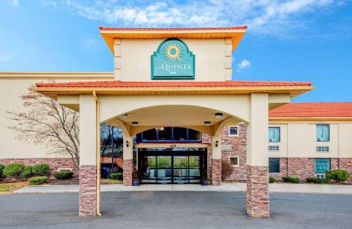 West Long Branch Hotel | La Quinta Inn by Wyndham West Long Branch NJ Shore Area
