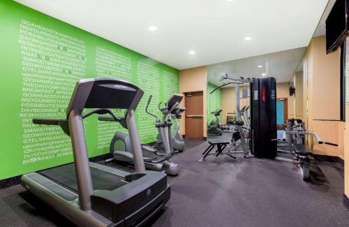 West Long Branch Hotel | La Quinta Inn by Wyndham West Long Branch NJ Shore Area