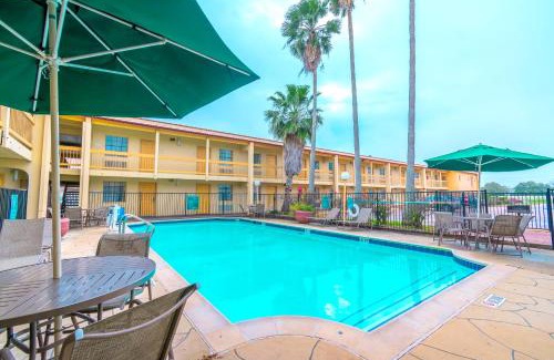 Clute Hotel | La Quinta Inn by Wyndham Clute Lake Jackson
