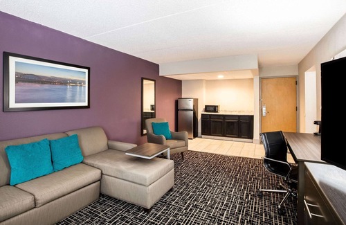 Davenport Hotel | La Quinta Inn by Wyndham Davenport & Conference Center