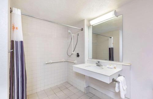 El Paso Hotel | La Quinta Inn by Wyndham El Paso West