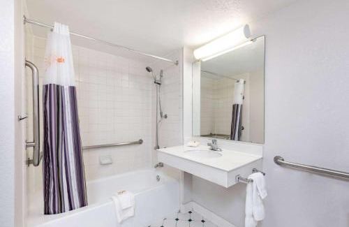 El Paso Hotel | La Quinta Inn by Wyndham El Paso West