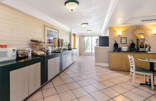 El Paso Hotel | La Quinta Inn by Wyndham El Paso West