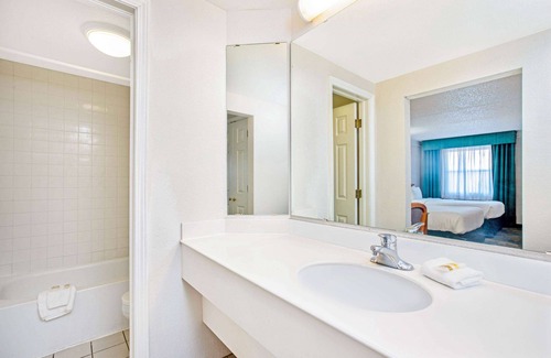 Biggs Field Hotel | La Quinta Inn by Wyndham El Paso Cielo Vista