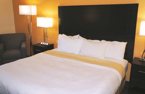Lincoln Hotel | La Quinta Inn by Wyndham Lincoln