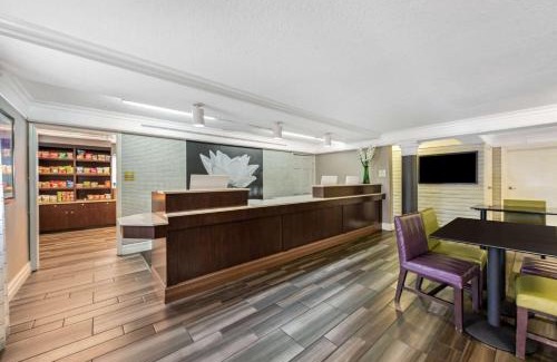 Ludlam Hotel | La Quinta Inn by Wyndham Miami Airport North