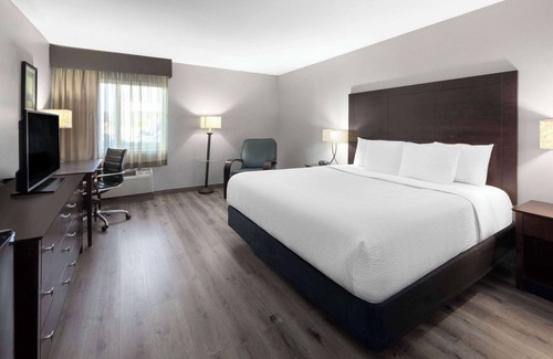 Sheboygan Hotel | La Quinta Inn by Wyndham Sheboygan