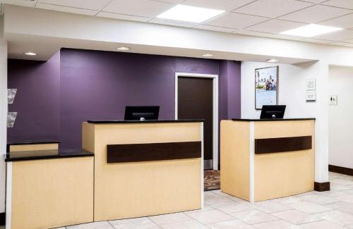 Davenport Hotel | La Quinta Inn by Wyndham Davenport & Conference Center