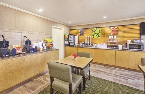 Perrysburg Hotel | La Quinta Inn by Wyndham Toledo Perrysburg