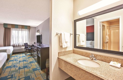 Perrysburg Hotel | La Quinta Inn by Wyndham Toledo Perrysburg