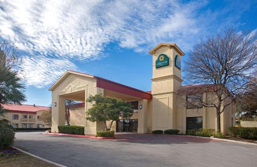 San Marcos Hotel | La Quinta Inn by Wyndham San Marcos