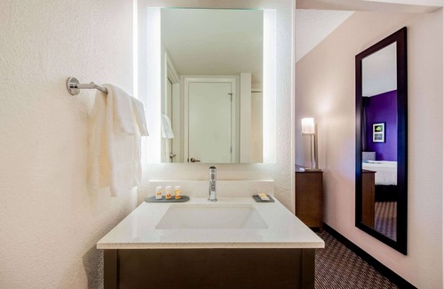 Linthicum Heights Hotel | La Quinta Inn & Suites by Wyndham Baltimore BWI Airport