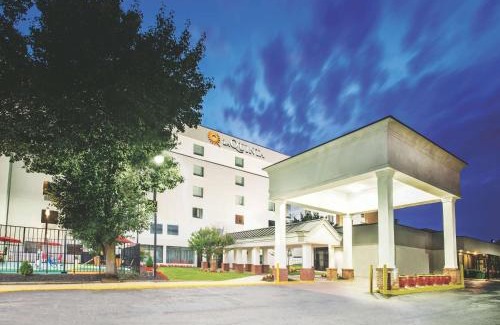 Capitol Heights Hotel | La Quinta Inn & Suites by Wyndham DC Metro Capital Beltway